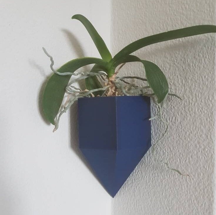 Como Corner Wall Planter
